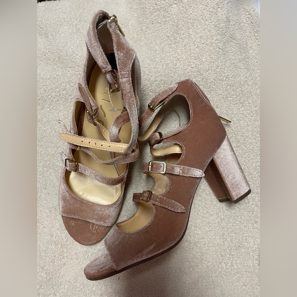 Unisa Strapped Heels
